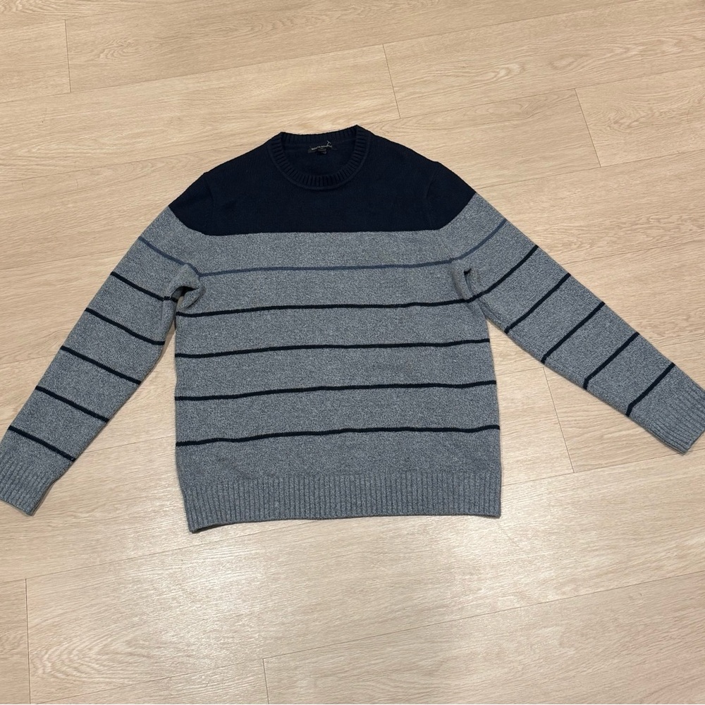 Banana Republic Men's Navy and Gray Striped Crewneck Sweater